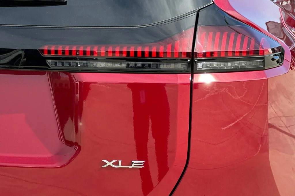New 2026 Ruby Flare Pearl <sup>1</sup> Toyota  XLE Premium image 12