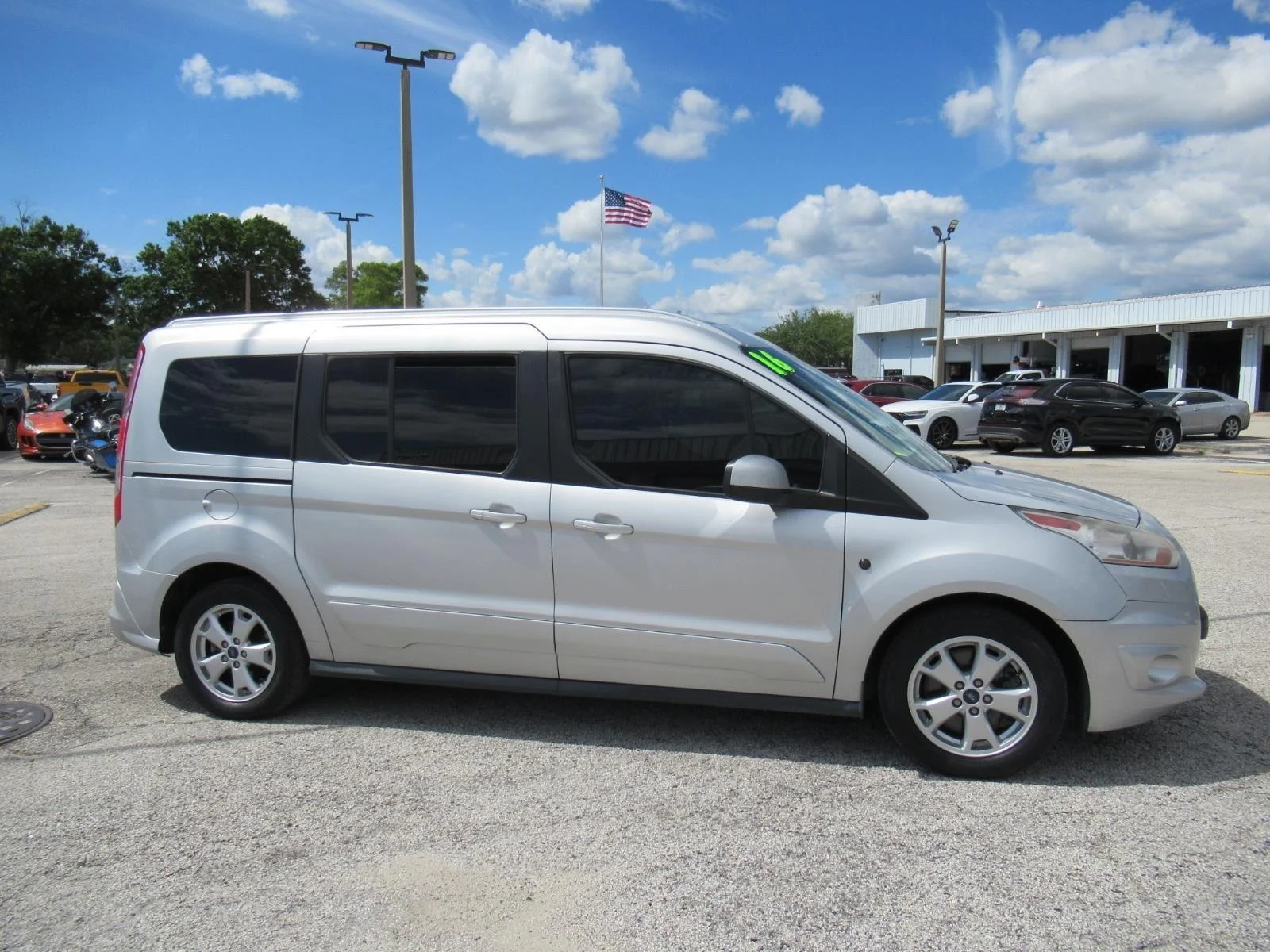 Used 2016  Ford Titanium image 2