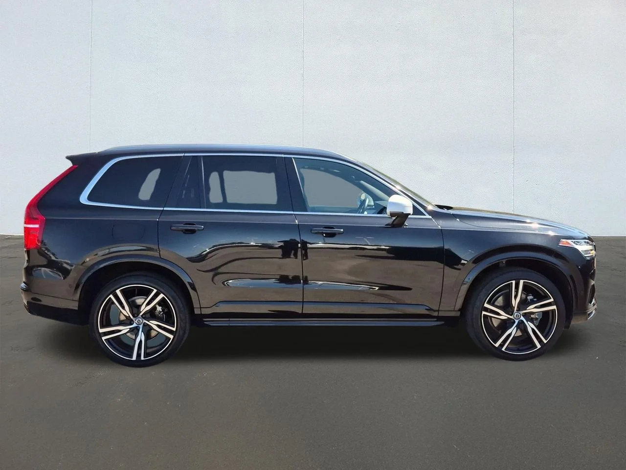 Used 2019 Onyx Black Volvo T8 R-Design image 4