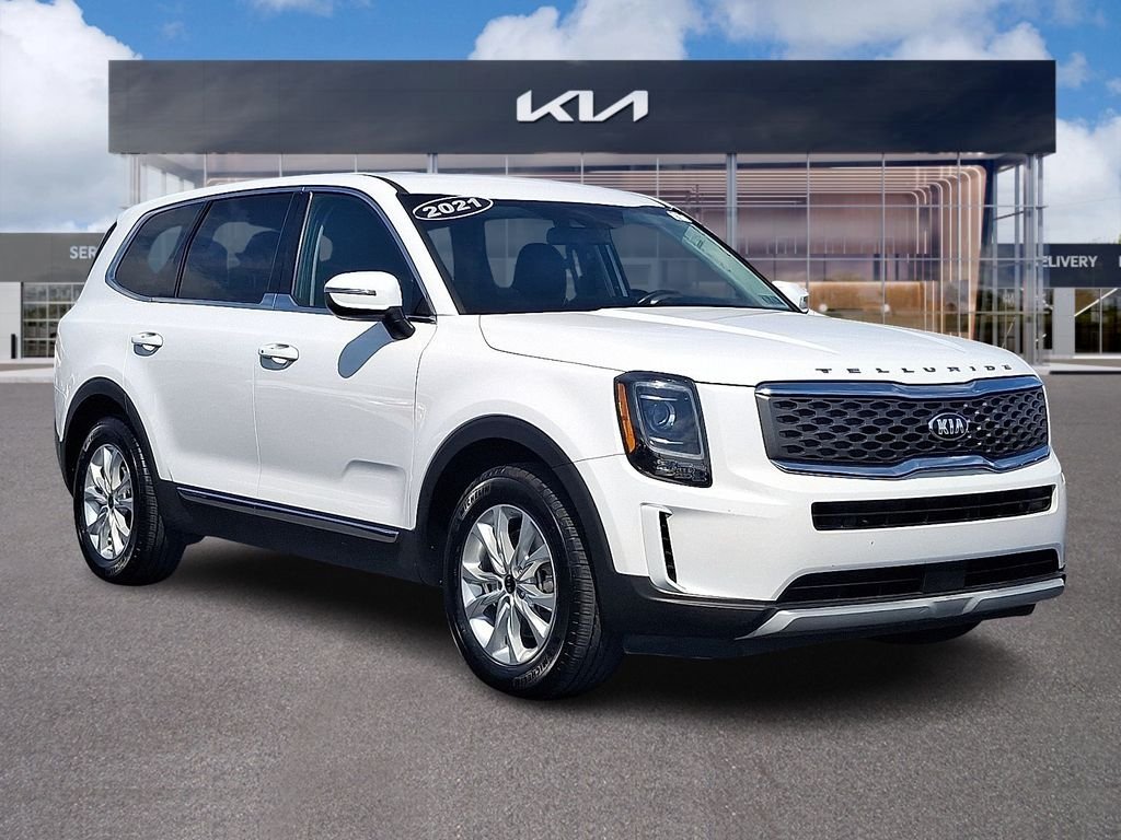 Certified Used 2021 White Kia LX image 1