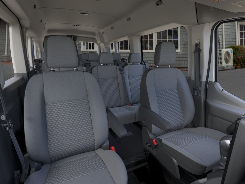 New 2025 Oxford White Ford XLT image 10
