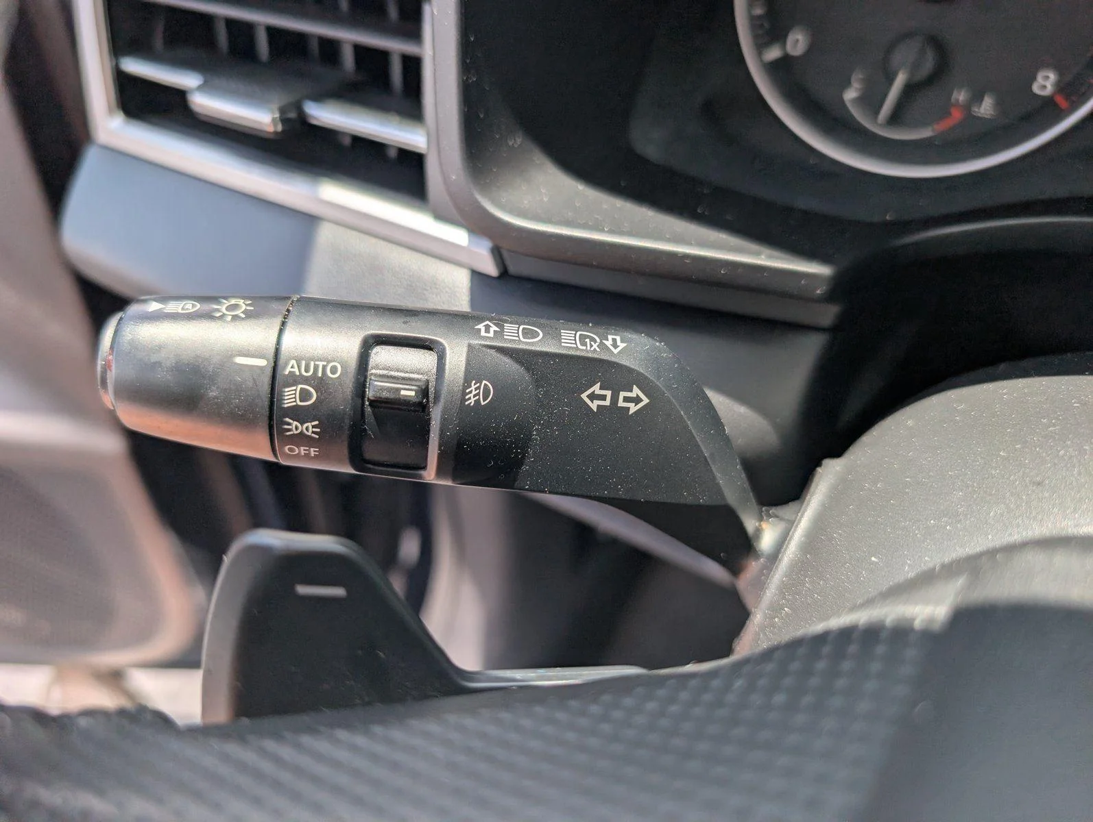 Used 2024 Cosmic Blue Metallic Mitsubishi SE image 31
