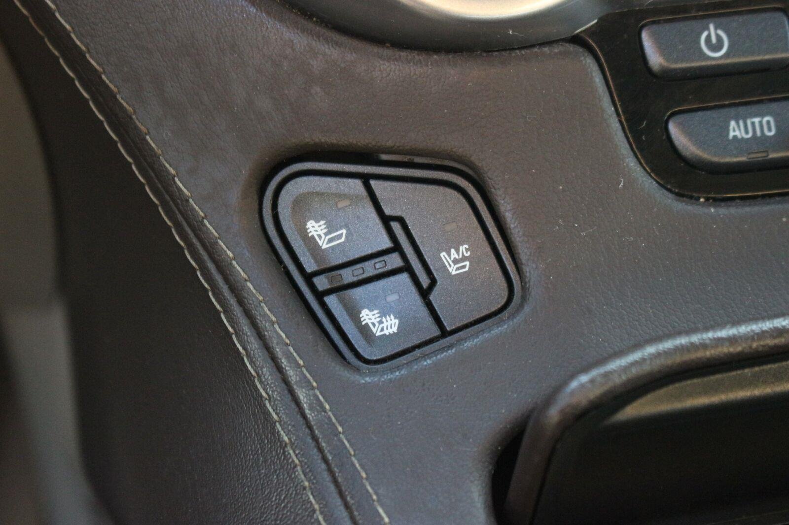 Used 2016 IRIDESCENT PEARL TRICOAT Chevrolet LTZ image 27