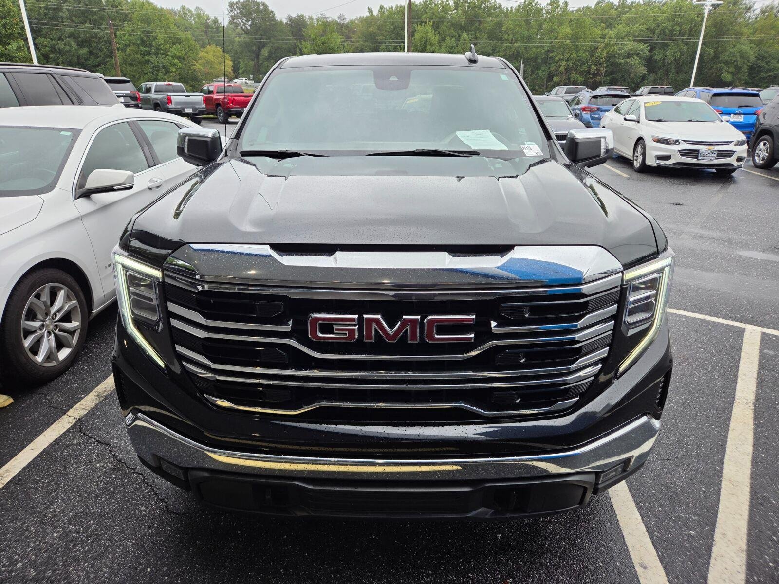 Used 2025 Onyx Black GMC SLT image 2