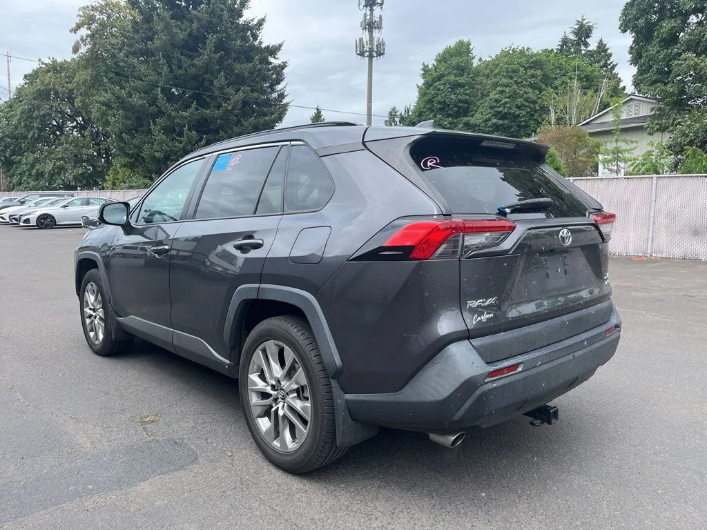 Used 2019 Gray Toyota XLE Premium image 5