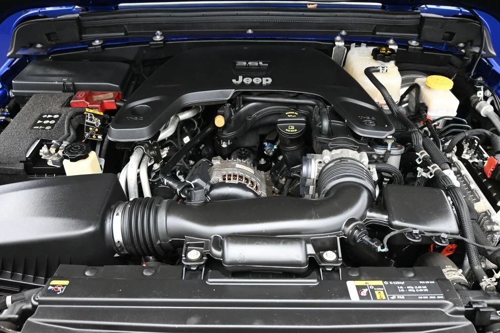 Used 2020 Blue Jeep Unlimited Sport Altitude image 15