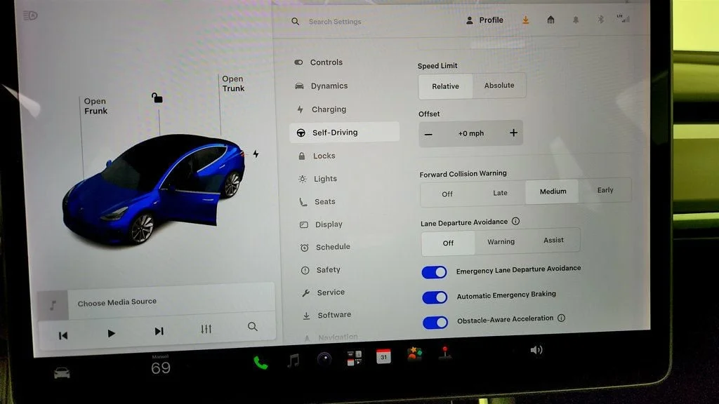 Used 2018 Deep Blue Metallic Tesla Long Range Battery RWD w/ 19