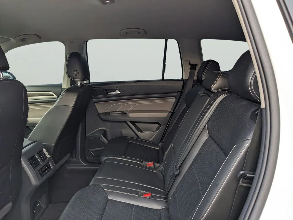 2023 Volkswagen Atlas SE w/Tech - Photo 17
