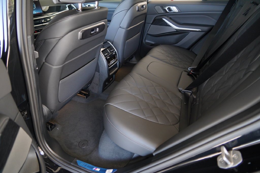 New 2026 Black Sapphire Metallic BMW xDrive40i image 33