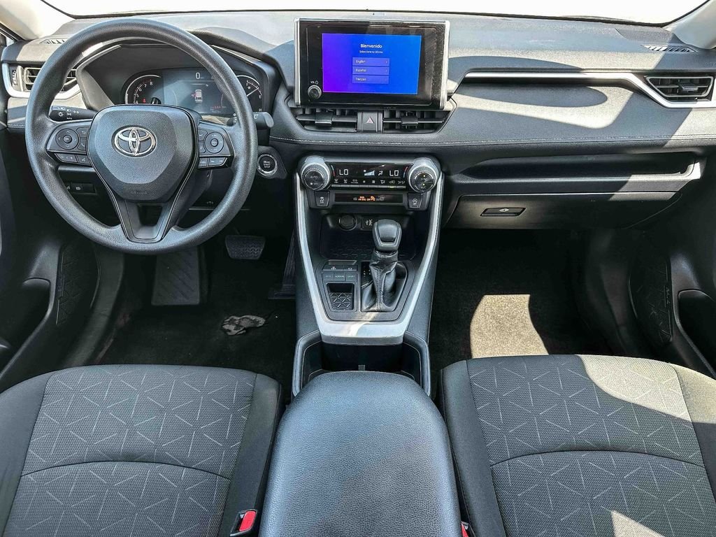 2025 Toyota RAV4 XLE - Photo 11