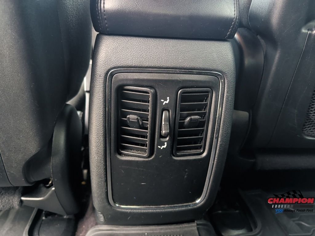 Used 2017 White Dodge SXT image 19