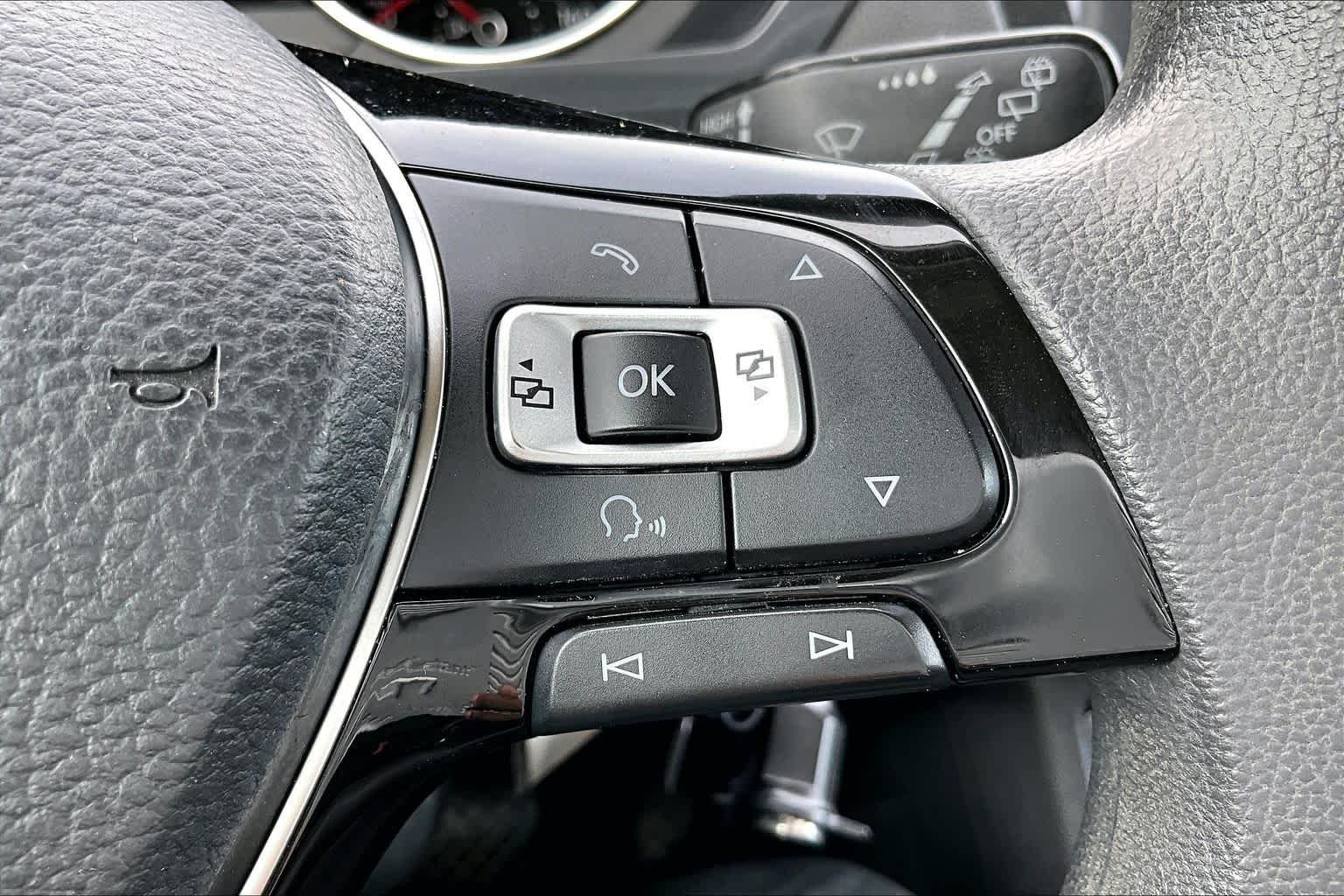Used 2018 Deep Black Pearl Metallic Volkswagen S image 23