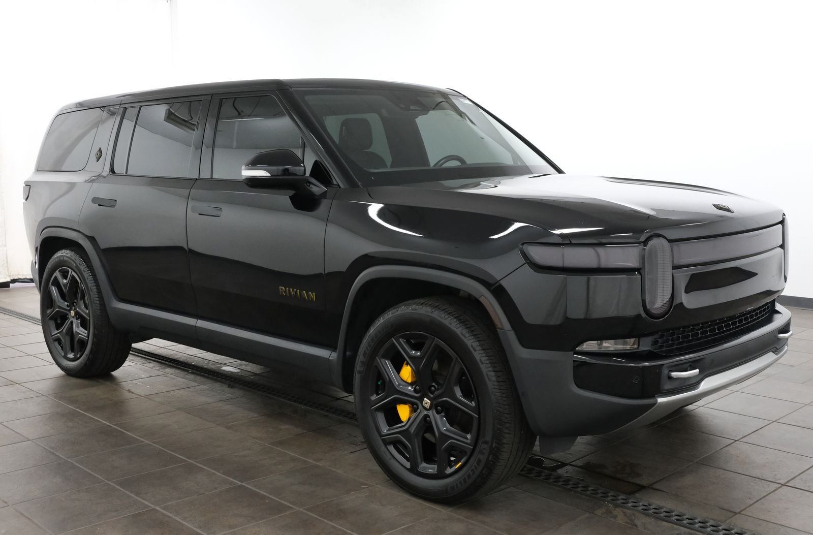 Used 2023 Midnight Rivian Adventure image 8