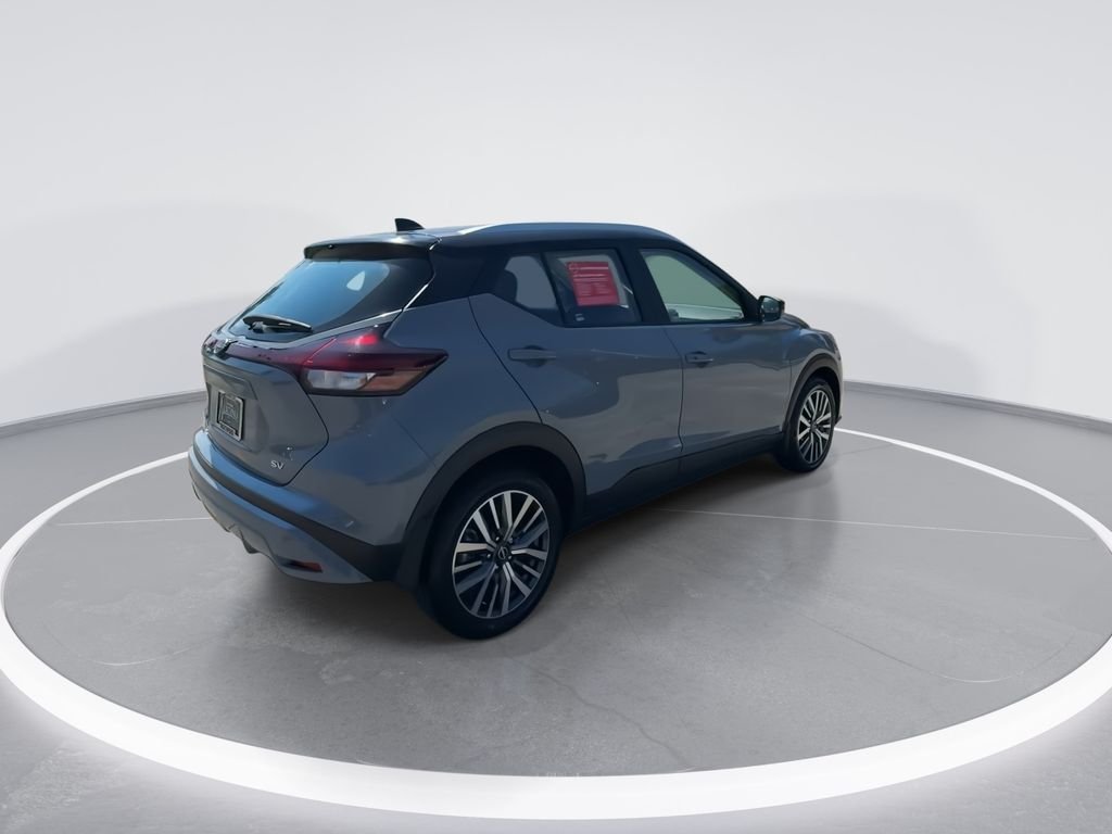 Used 2023 Gray Nissan SV image 8