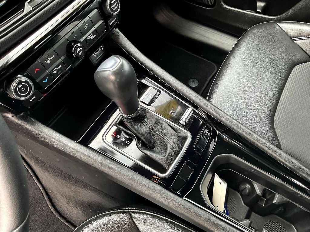 Used 2022 Gray Jeep Latitude image 20