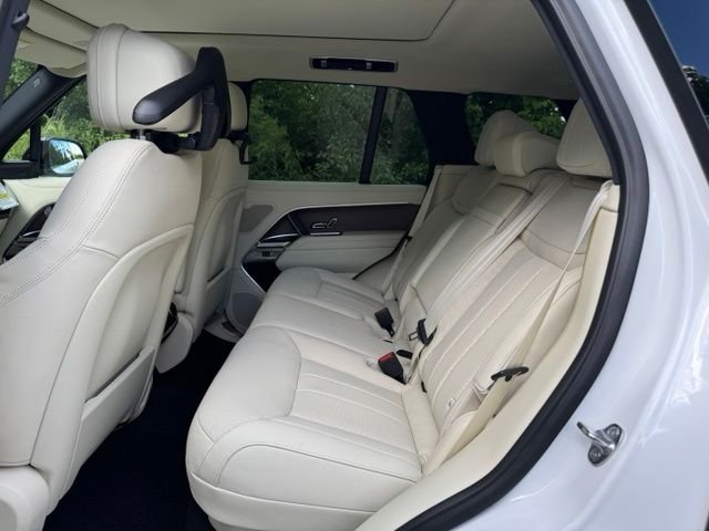 New 2026 Ostuni Pearl White Land Rover SE image 13