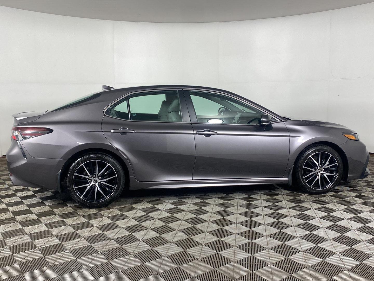 Used 2023 Predawn Gray Mica Toyota SE image 4