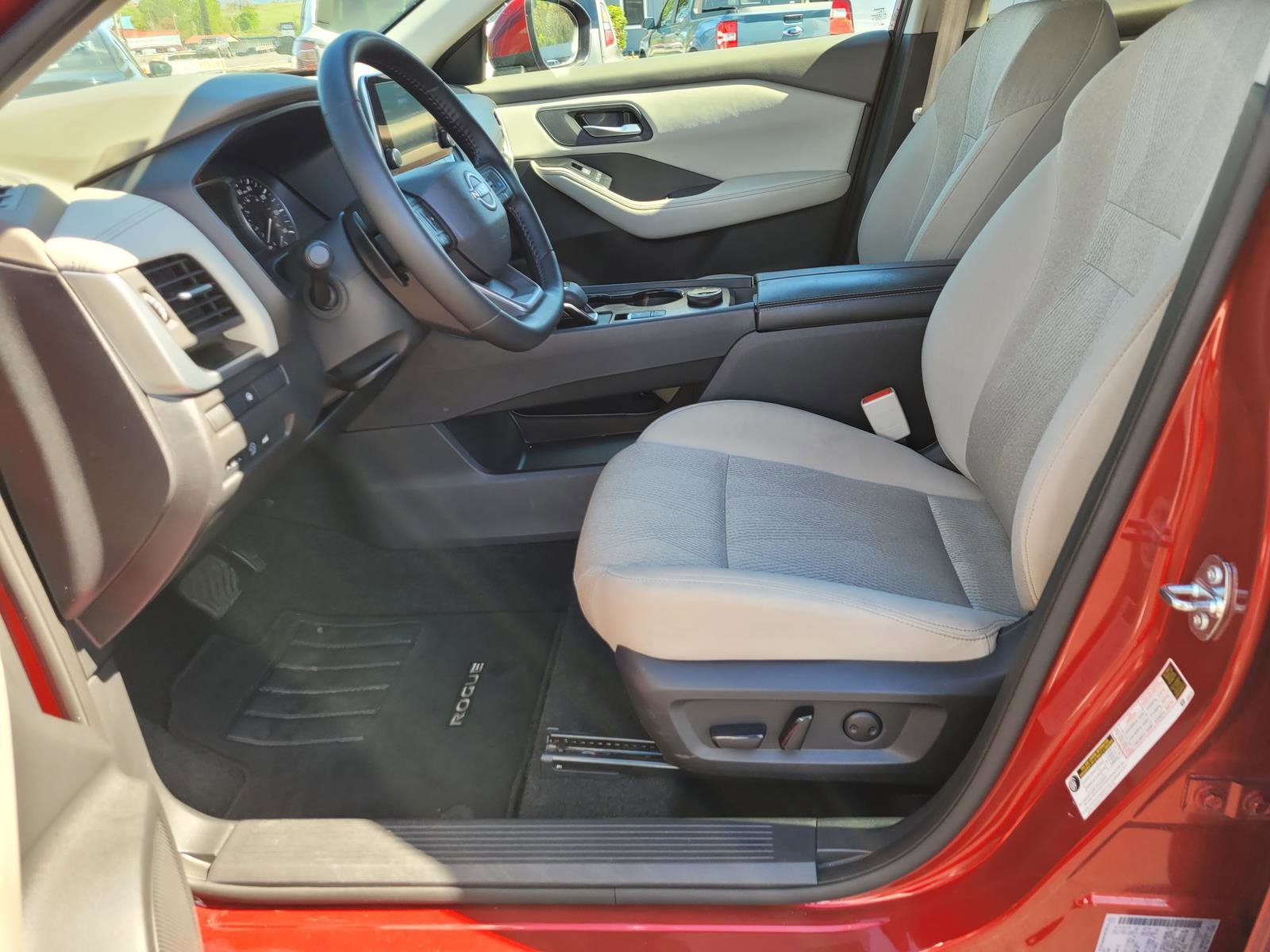 2025 Nissan Rogue SV - Photo 10