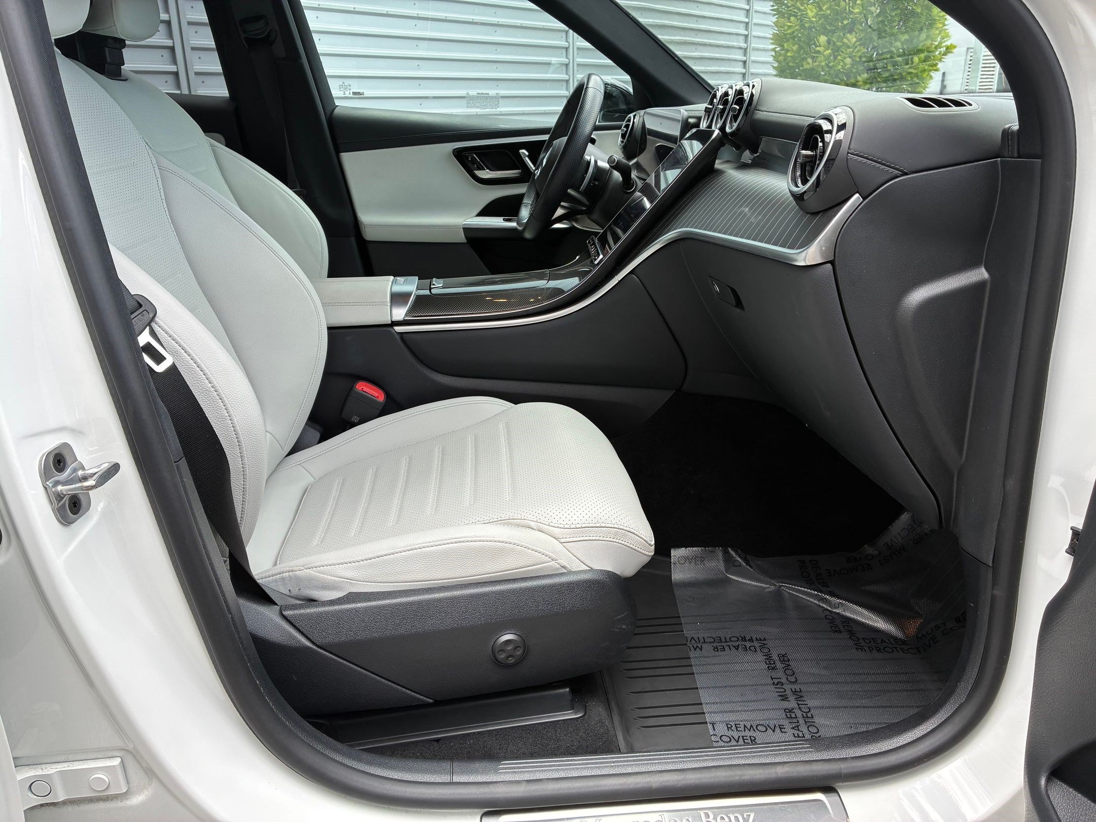 Used 2023 Polar White Mercedes-Benz GLC 300 image 30