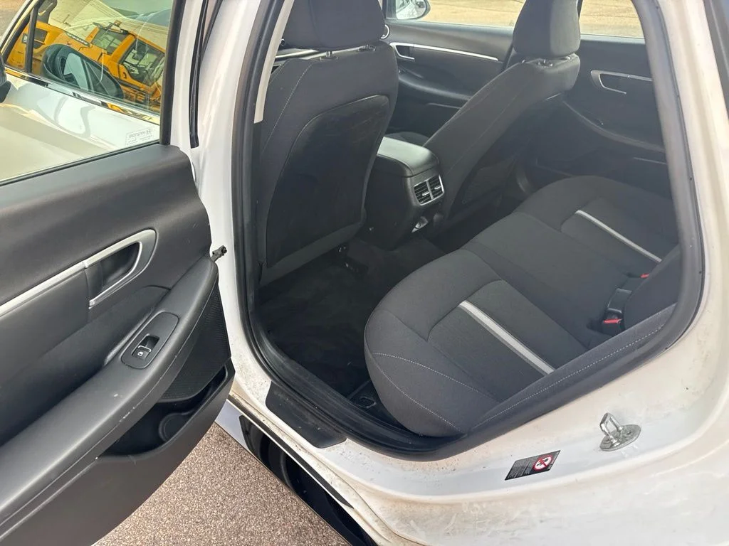 Used 2021 Hyper White Hyundai SEL image 17