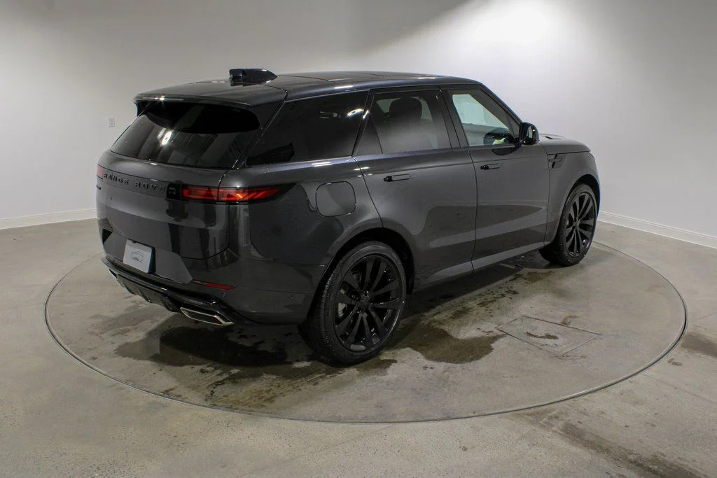 New 2026  Land Rover Dynamic SE image 5