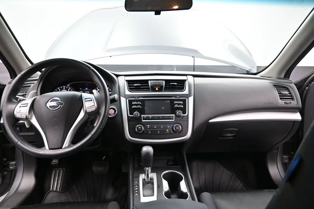 Used 2017 Gray Nissan 2.5 SR image 29