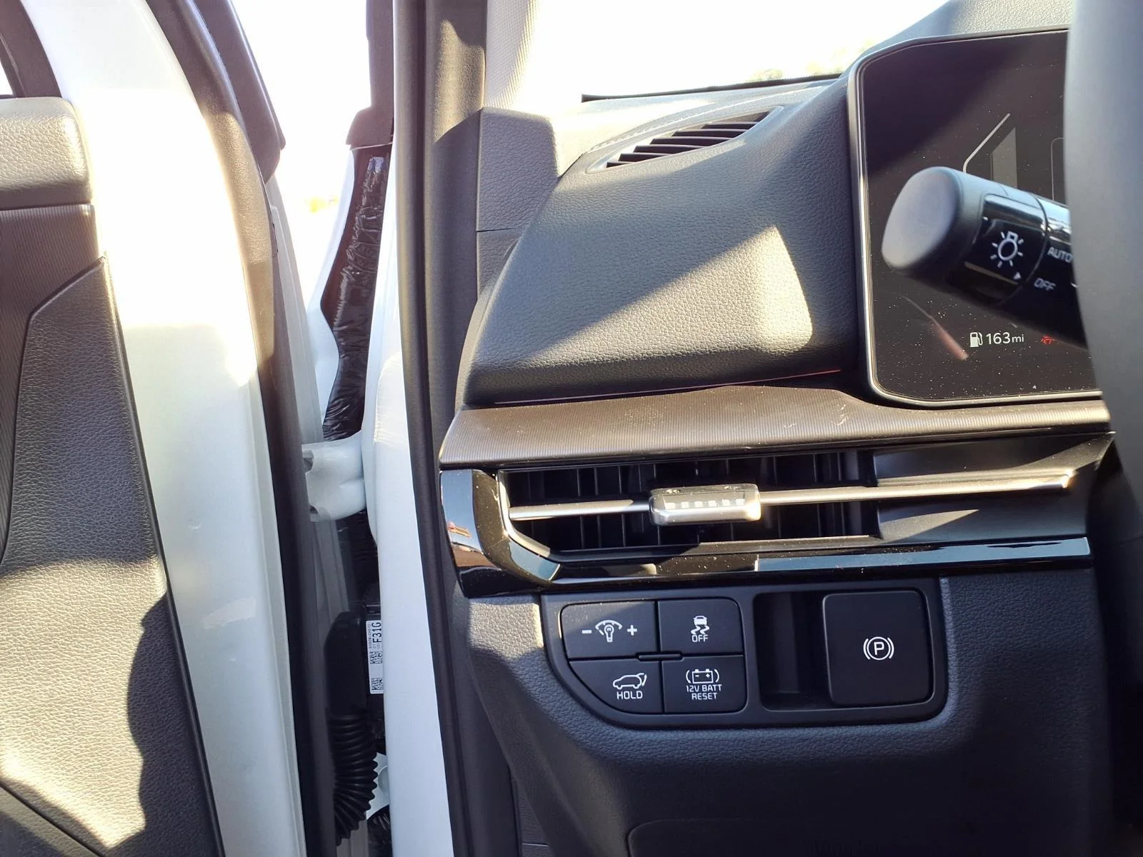 New 2027 Snow White Pearl Kia SX Prestige image 11