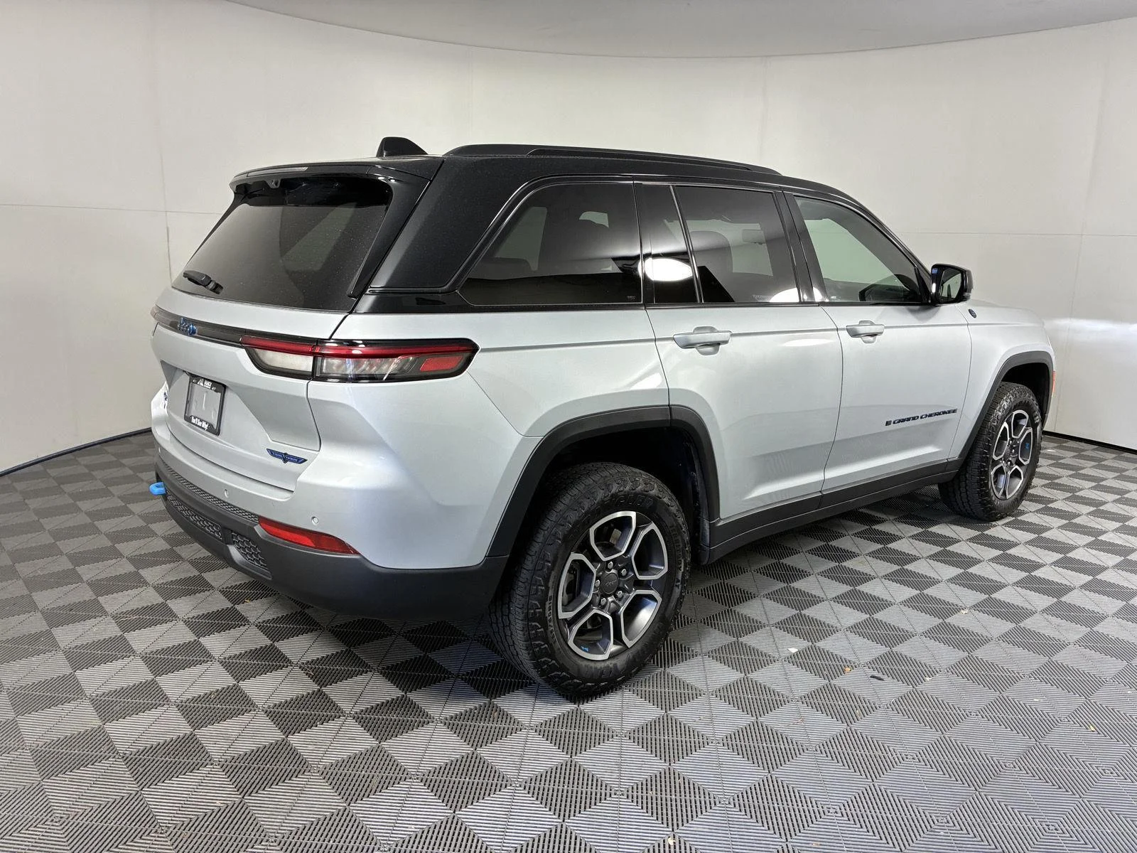 Used 2023 Silver Zynith Jeep Trailhawk image 5