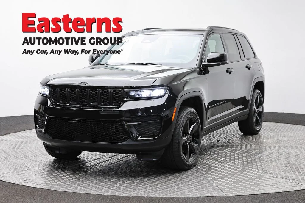 Used 2024 Black Jeep Altitude image 1
