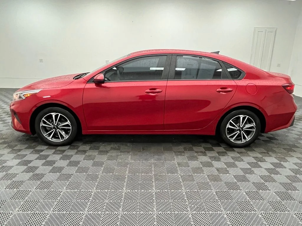 Used 2023 Red Kia LXS image 12