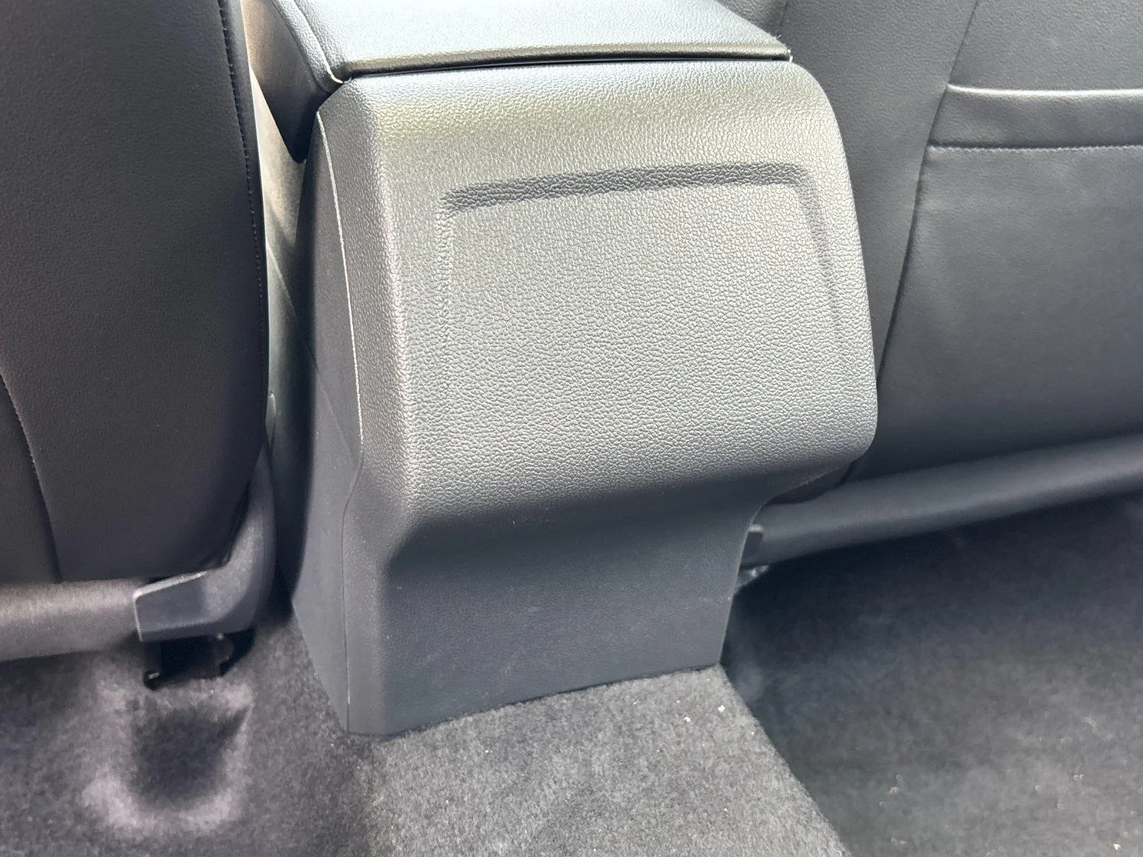 New 2026 Opal White Pearl Volkswagen SE image 33