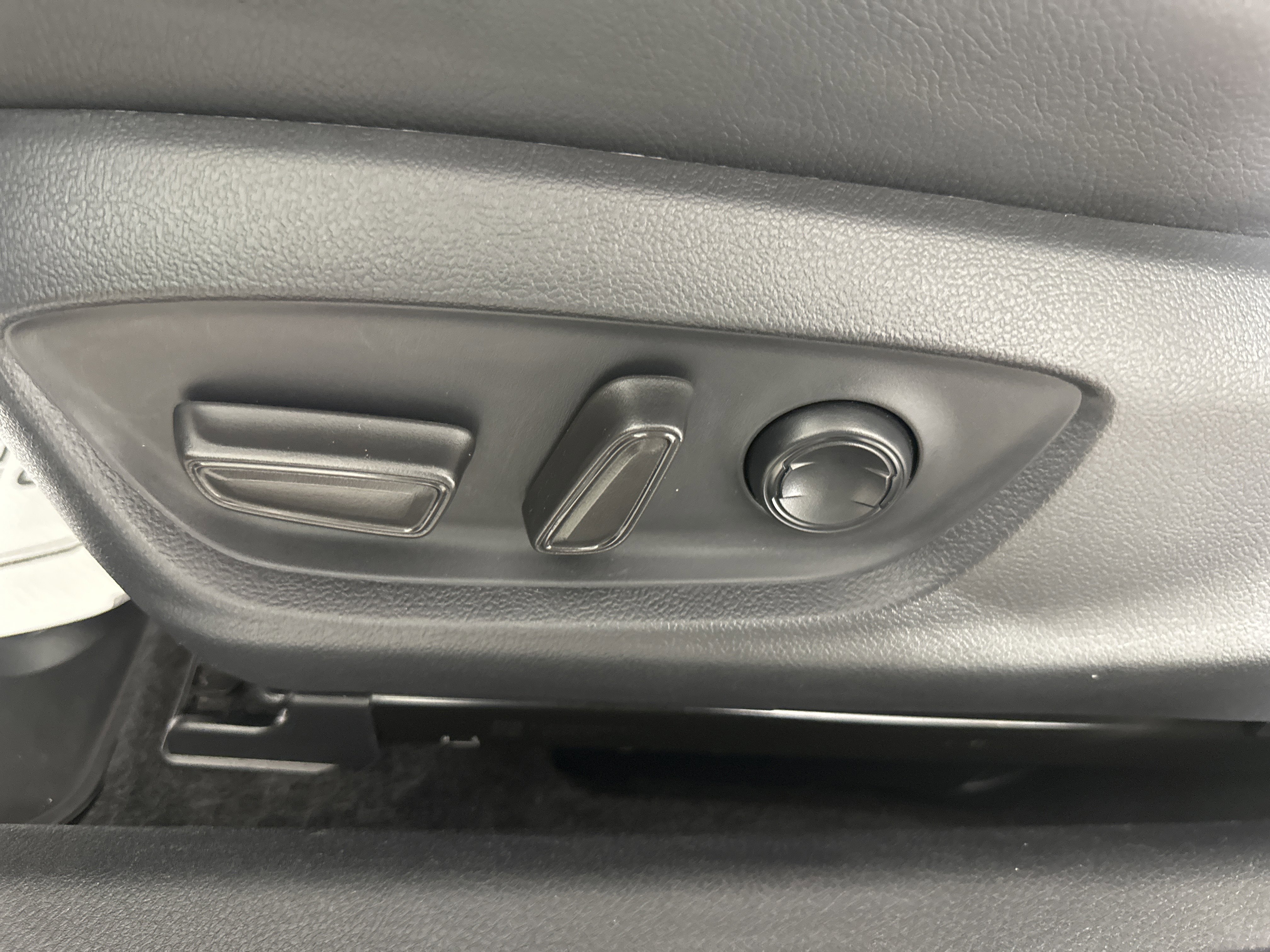 Used 2018  Toyota  image 10