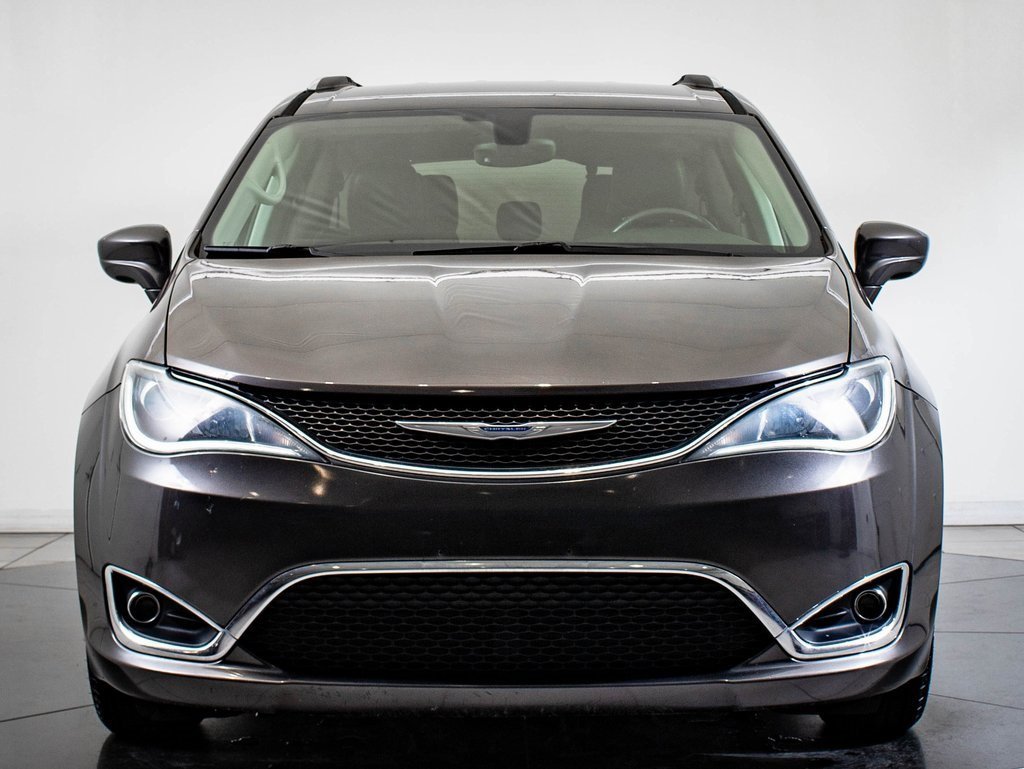 2019 Chrysler Pacifica Touring L photo 2