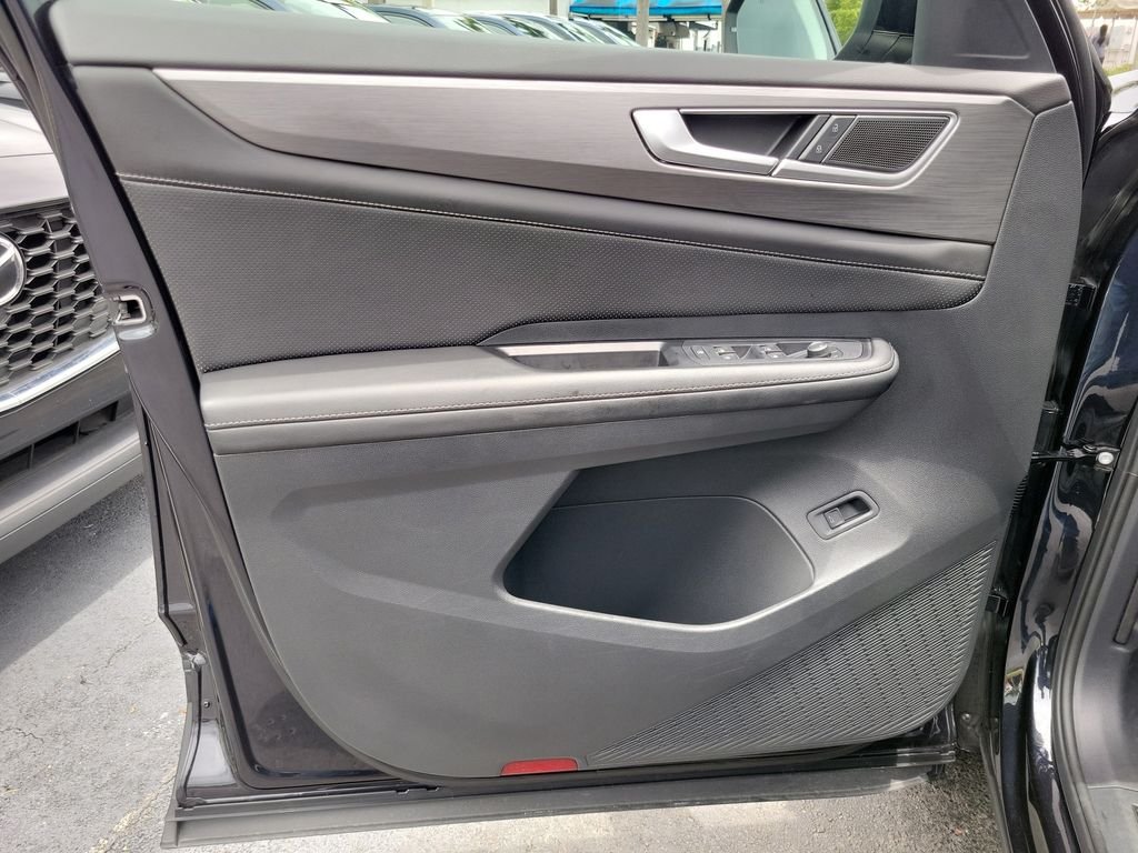 Certified Used 2024  Volkswagen 2.0T SE w/Technology image 18