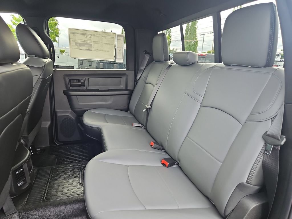 New 2026 Diamond Black Crystal Pearl-Coat Exterior Paint RAM Tradesman image 14