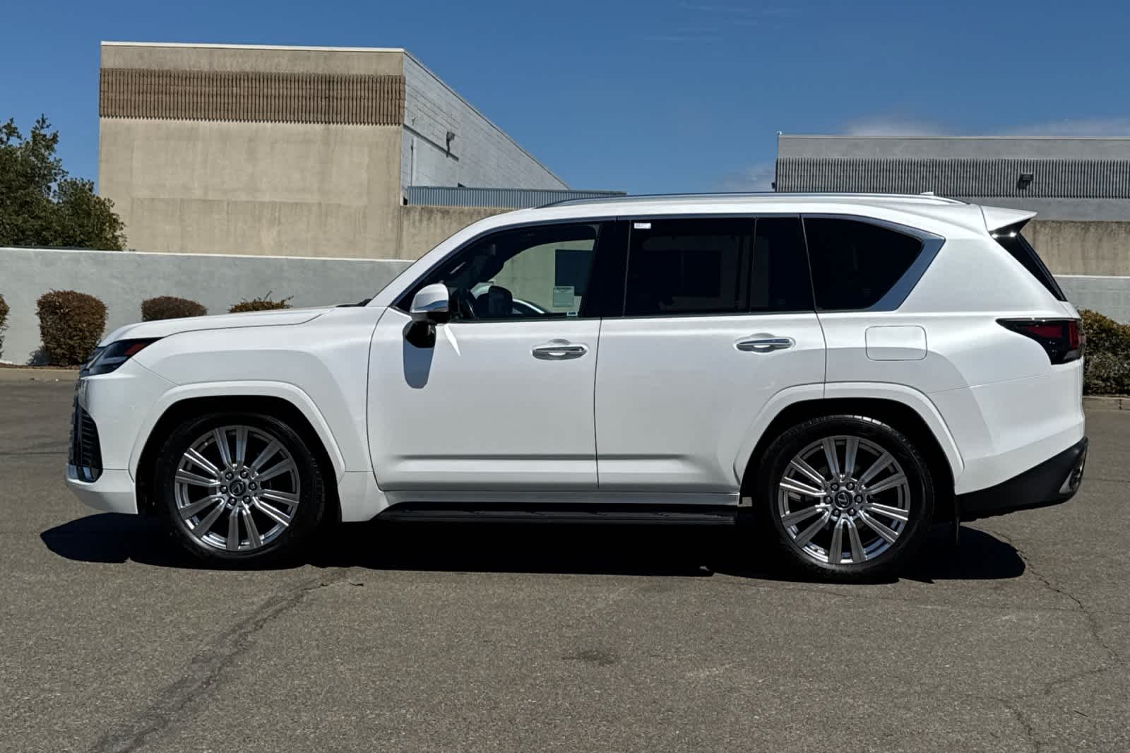 Used 2023 Eminent White Pearl Lexus Ultra Luxury image 9