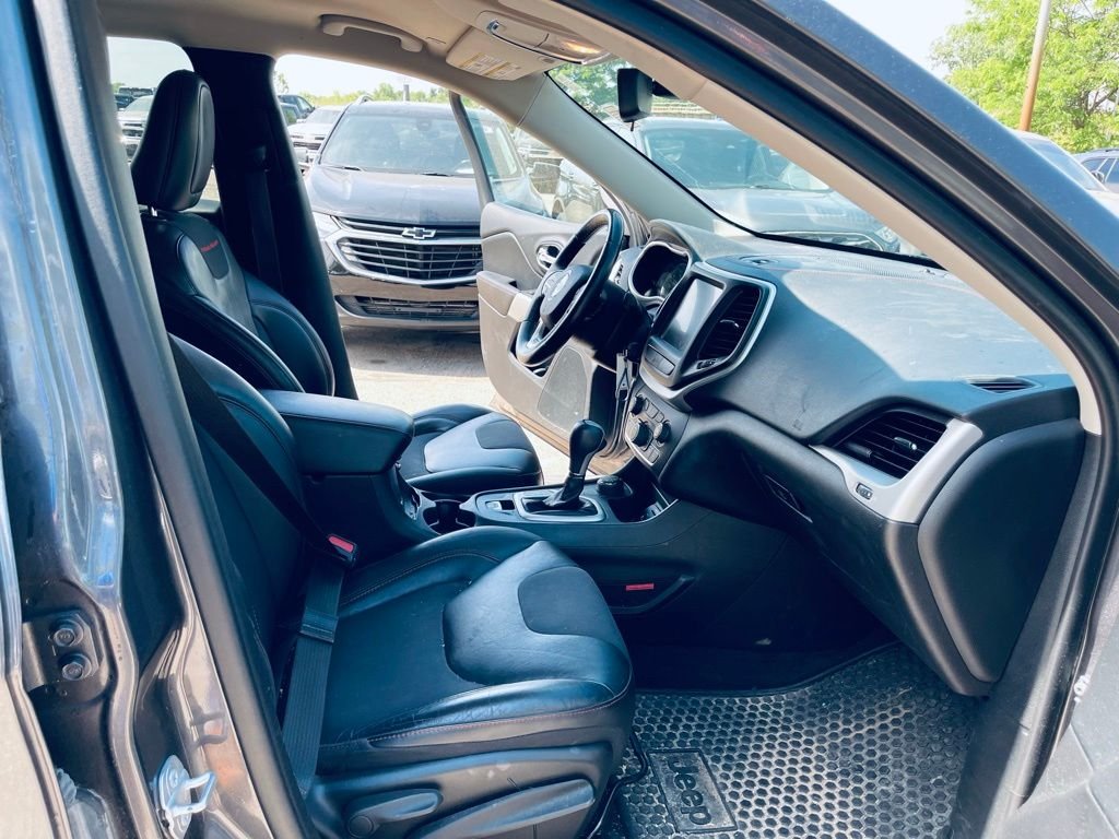 Used 2018 Gray Jeep Trailhawk image 23