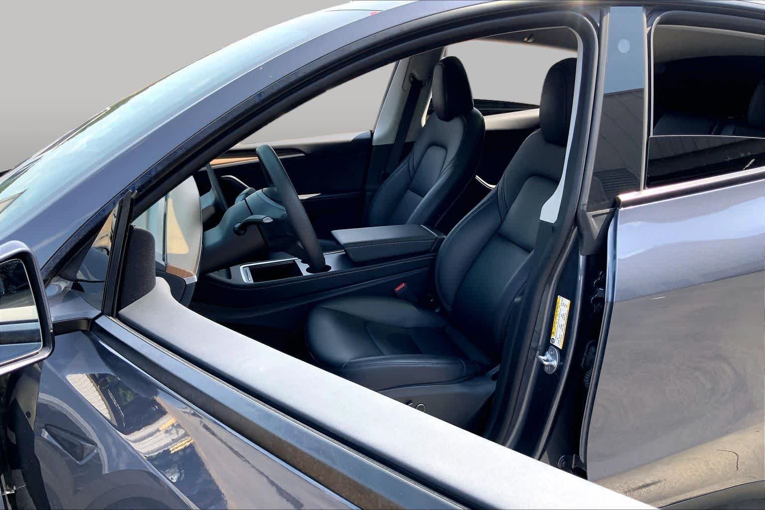 Used 2023 Deep Blue Metallic Tesla  image 7