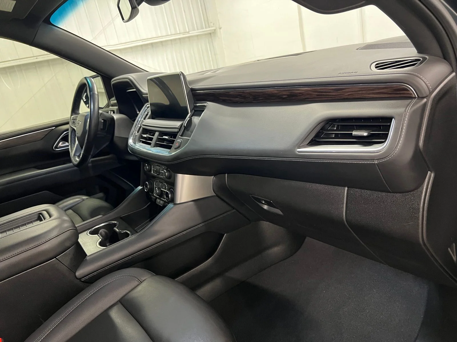 Used 2022 Gray Chevrolet Z71 image 16