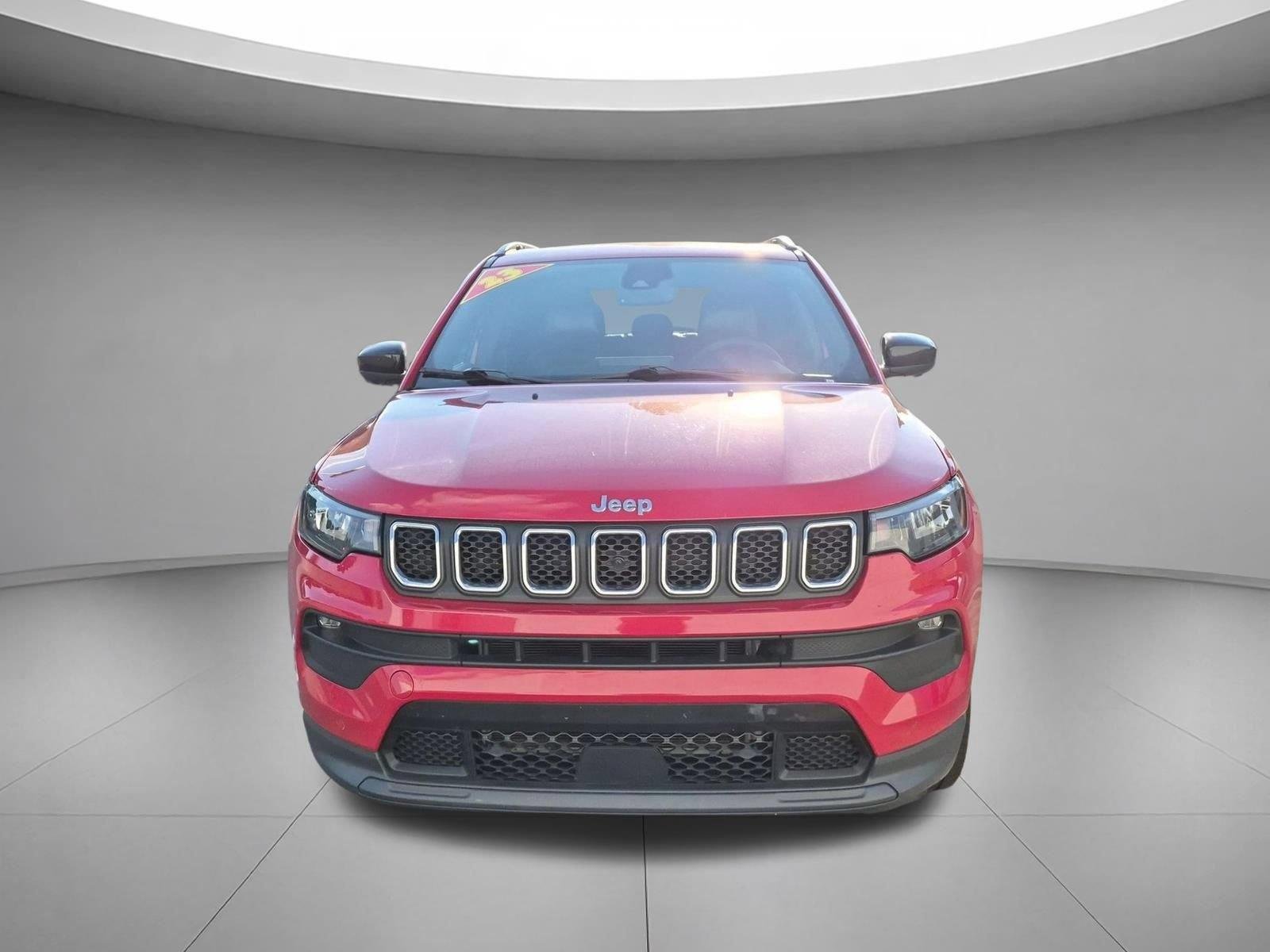 Used 2023 Redline Pearlcoat Jeep Latitude Lux image 8