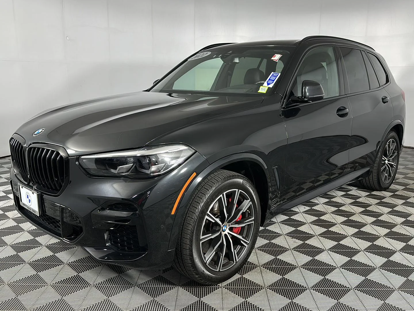 Used 2022 Black Sapphire Metallic BMW M50i image 3