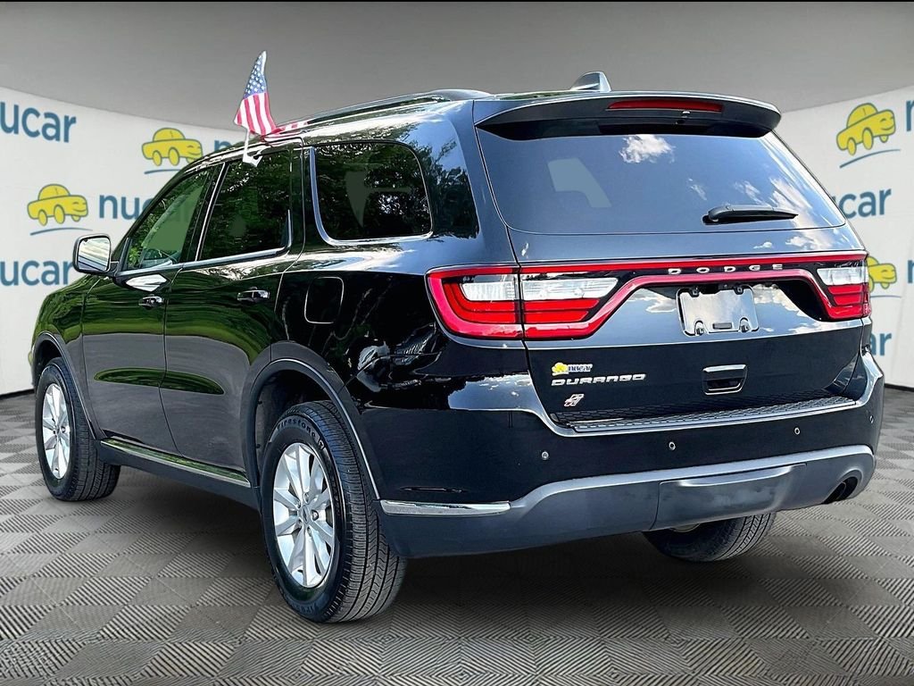 Used 2022 Black Dodge SXT image 4