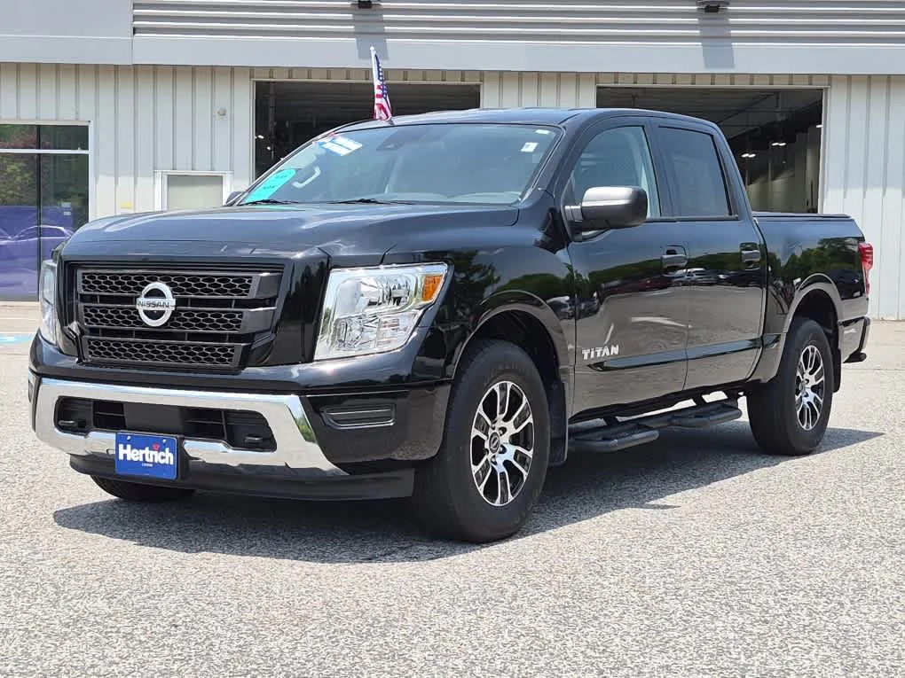 2023 Nissan Titan SV