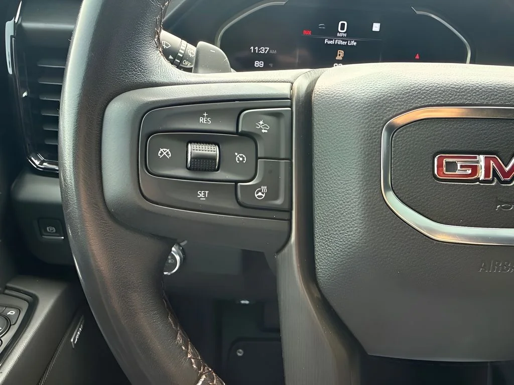 Used 2022 White GMC AT4 image 17