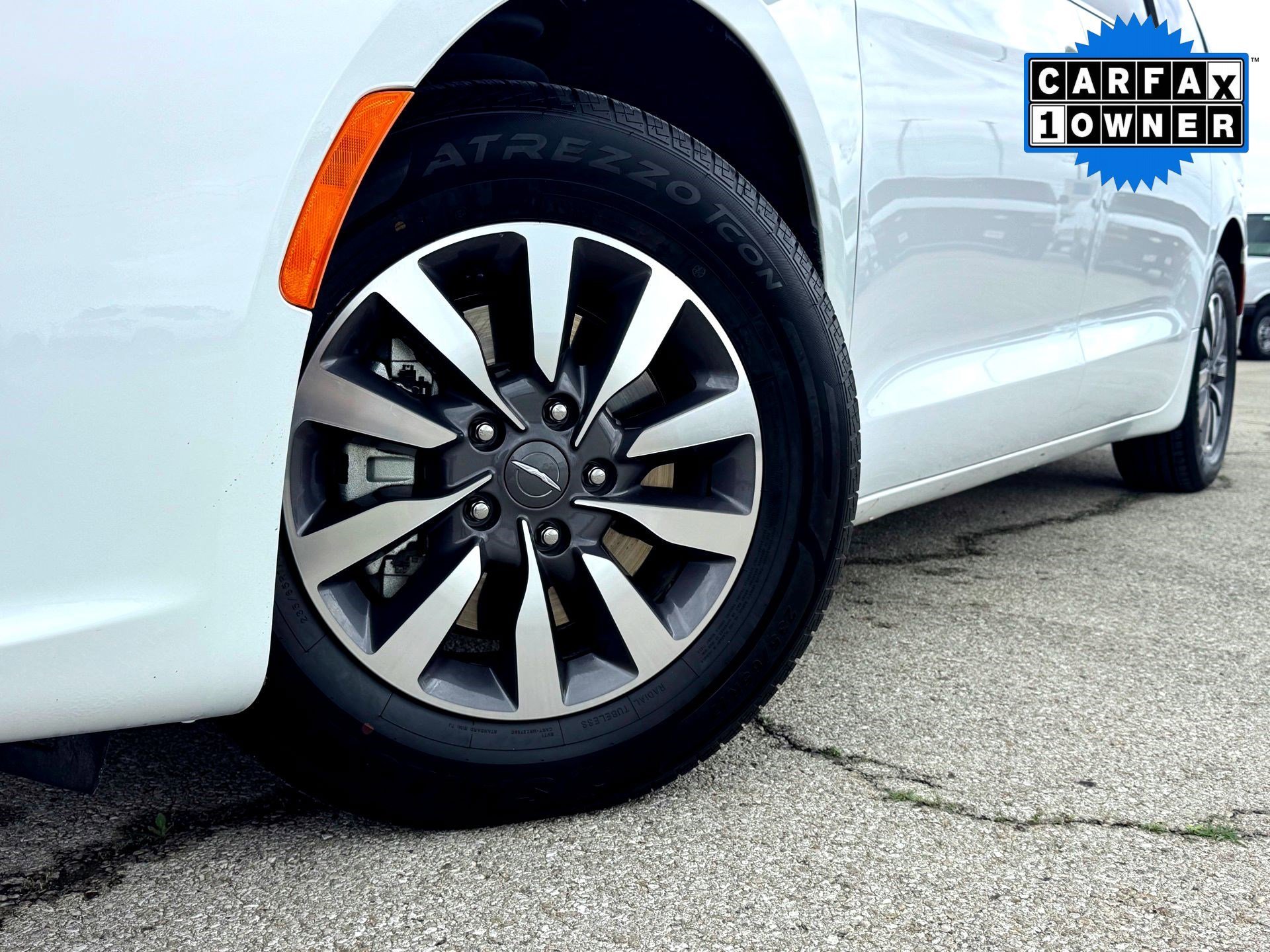 Used 2024 Chrysler Pacifica PHEV Select with VIN 2C4RC1S76RR117955 for sale in Hutto, TX