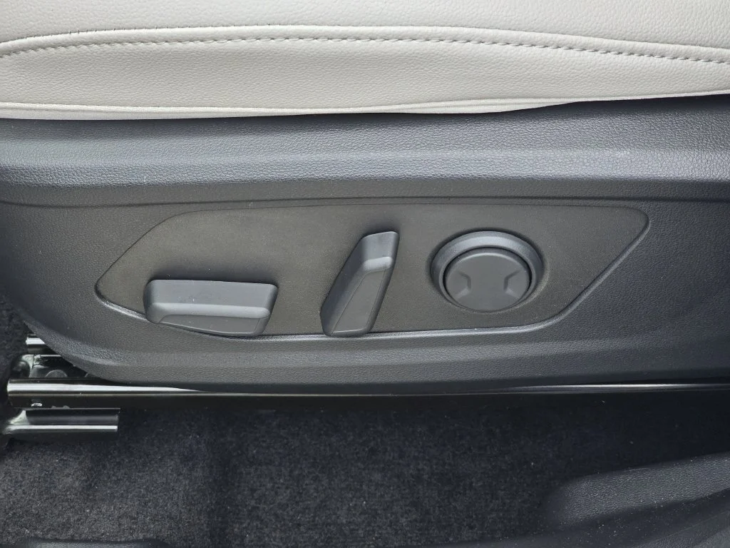 New 2026 Gray Hyundai SEL Premium image 18
