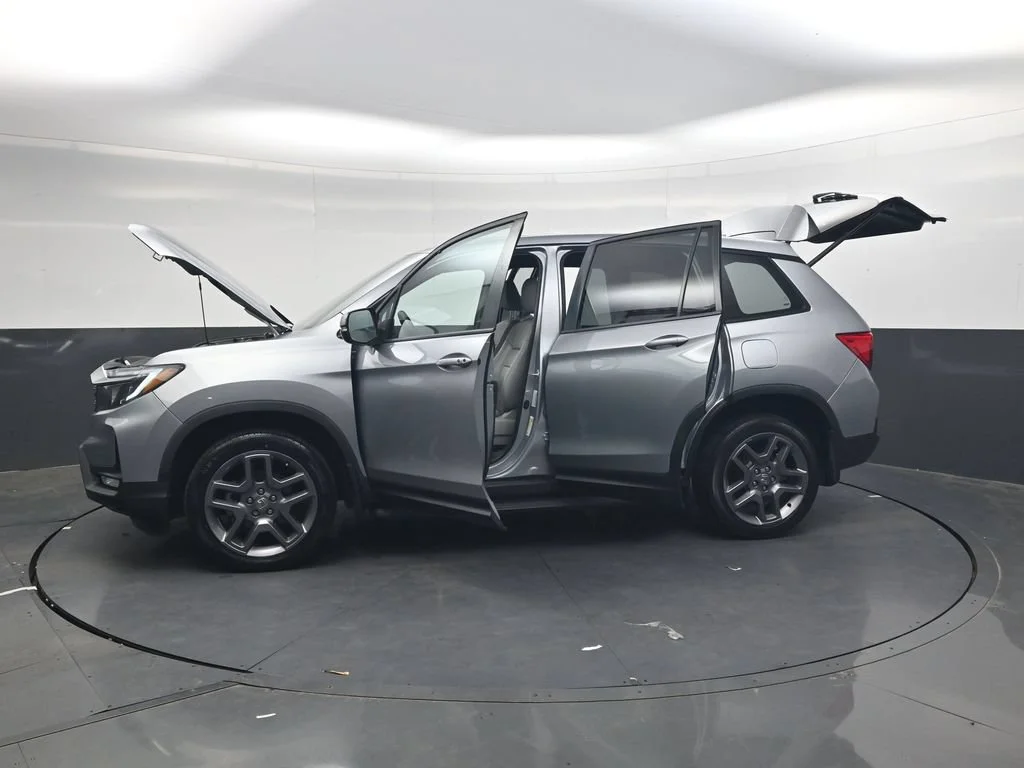 Used 2023 Lunar Silver Metallic Honda EX-L image 40