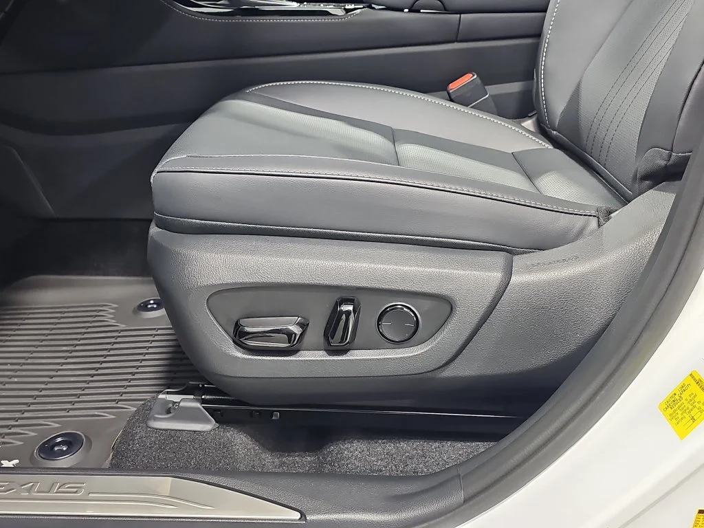 New 2026 Ultra White Lexus PREMIUM image 28
