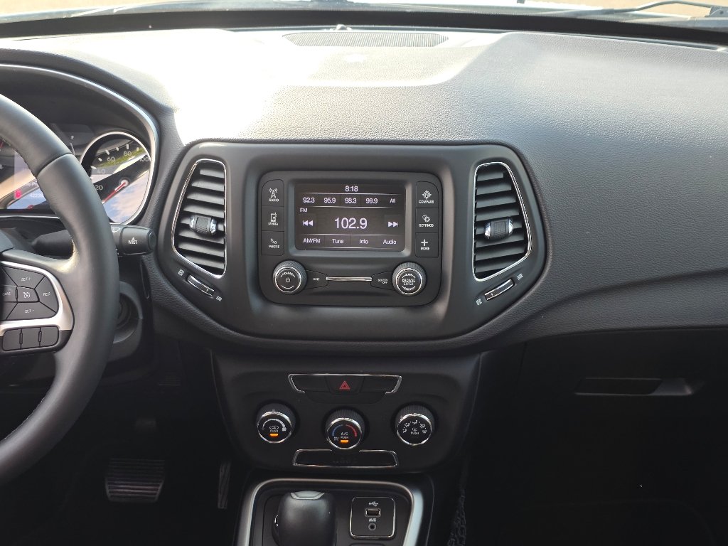 Used 2017 White Clear Coat Jeep Latitude image 3