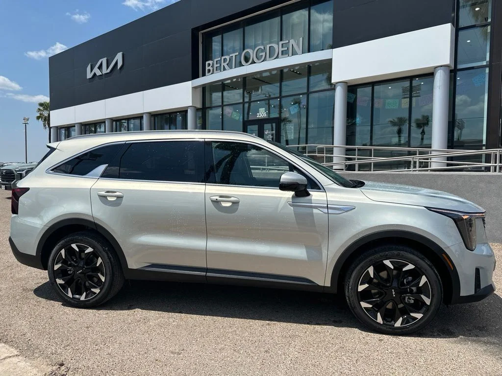 New 2026 White Kia EX image 4